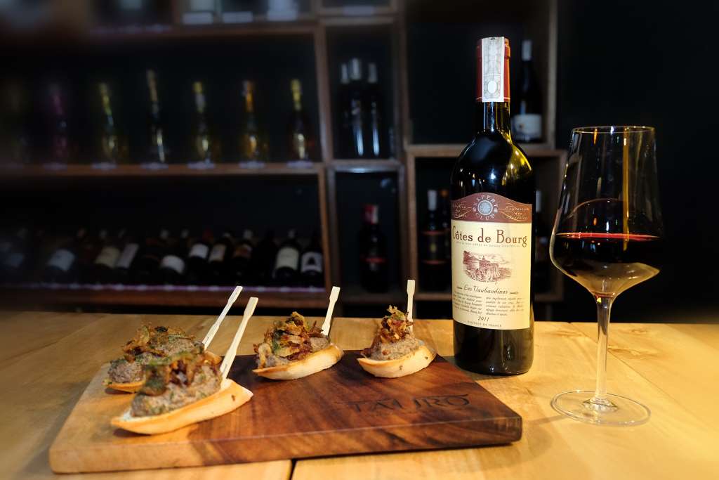 Chicken Liver and Mushroom Crispy Onion pintxos paired with red wine Cotes de Bourg 2011 Bordeaux – Les Vaubardines