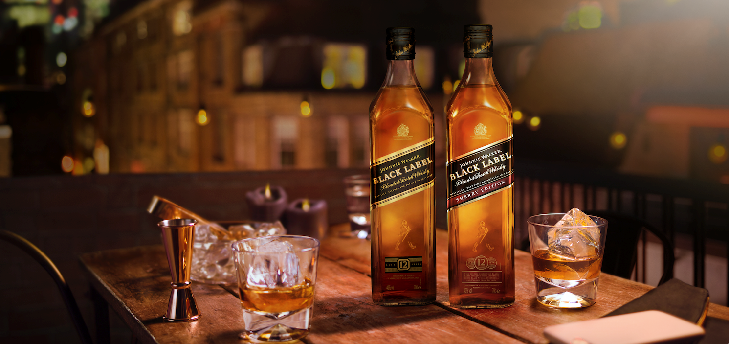 Джонни уокер 12. Виски Johnnie Walker Black Label. Джонни Уокер Блэк Лабел. Виски Johnnie Walker Black Label 12 лет. Виски Джонни Уокер Блэк лейбл с бокалом.